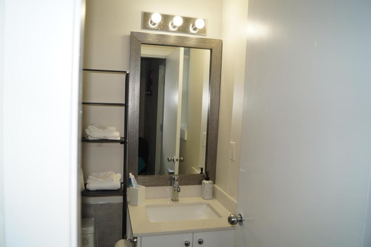 Ground Level One Bedroom Suite Surrey Bagian luar foto