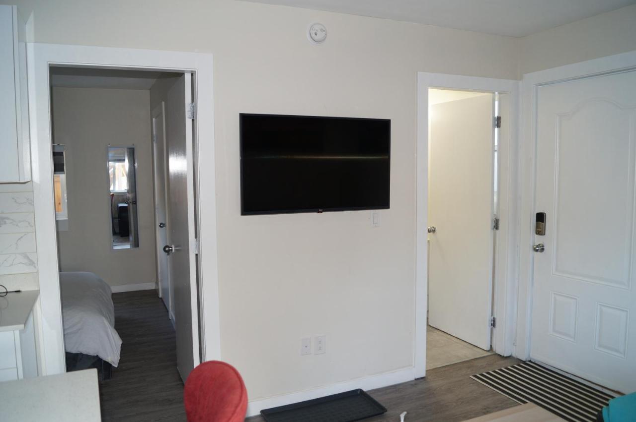 Ground Level One Bedroom Suite Surrey Bagian luar foto