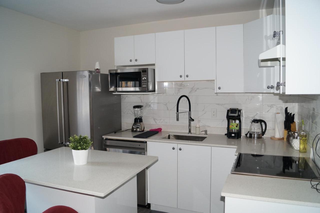 Ground Level One Bedroom Suite Surrey Bagian luar foto