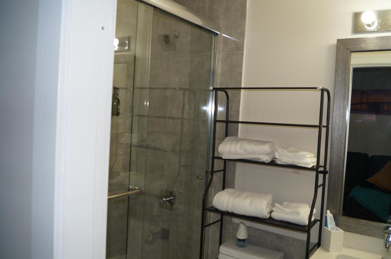 Ground Level One Bedroom Suite Surrey Bagian luar foto